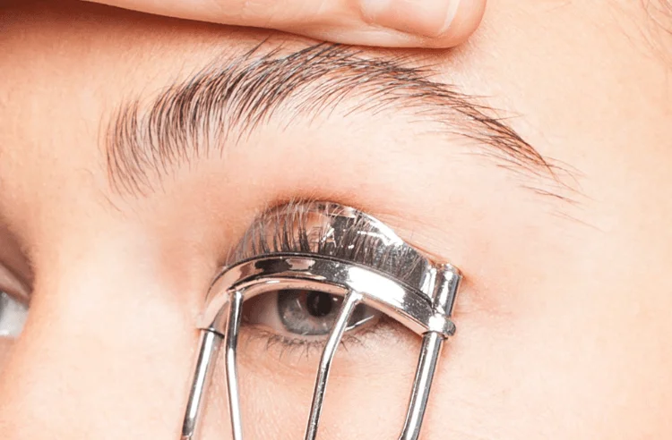 Curled Lashes Ultimate Guide To Safety, Precautions and Benefits